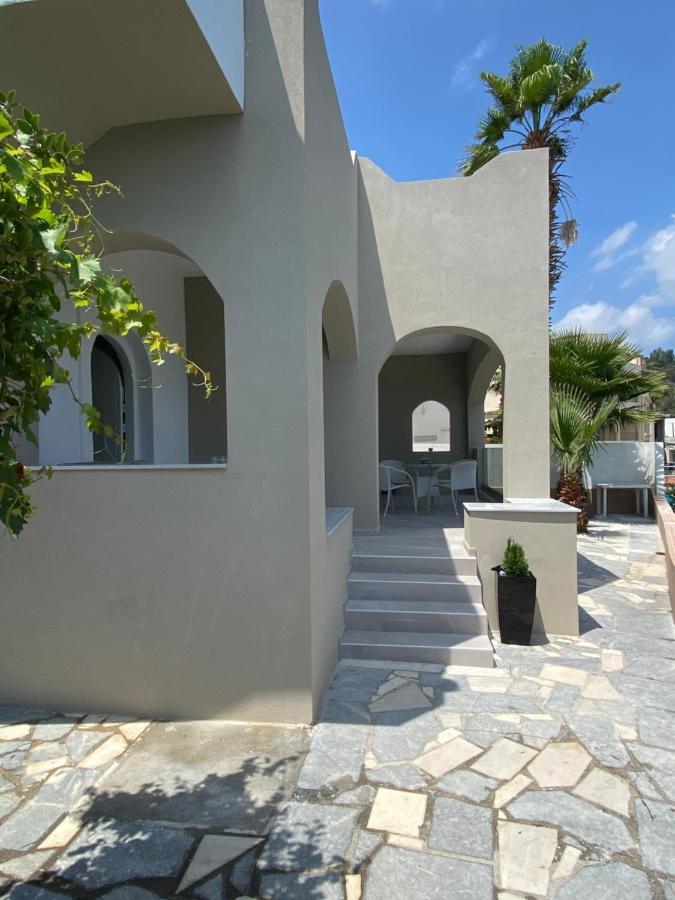 Beautiful House In Front Of The Sea Apartment Gazi Luaran gambar